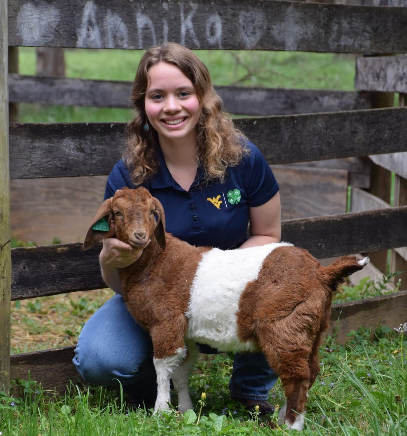 Annika_Feagans-Cropped_with_goat