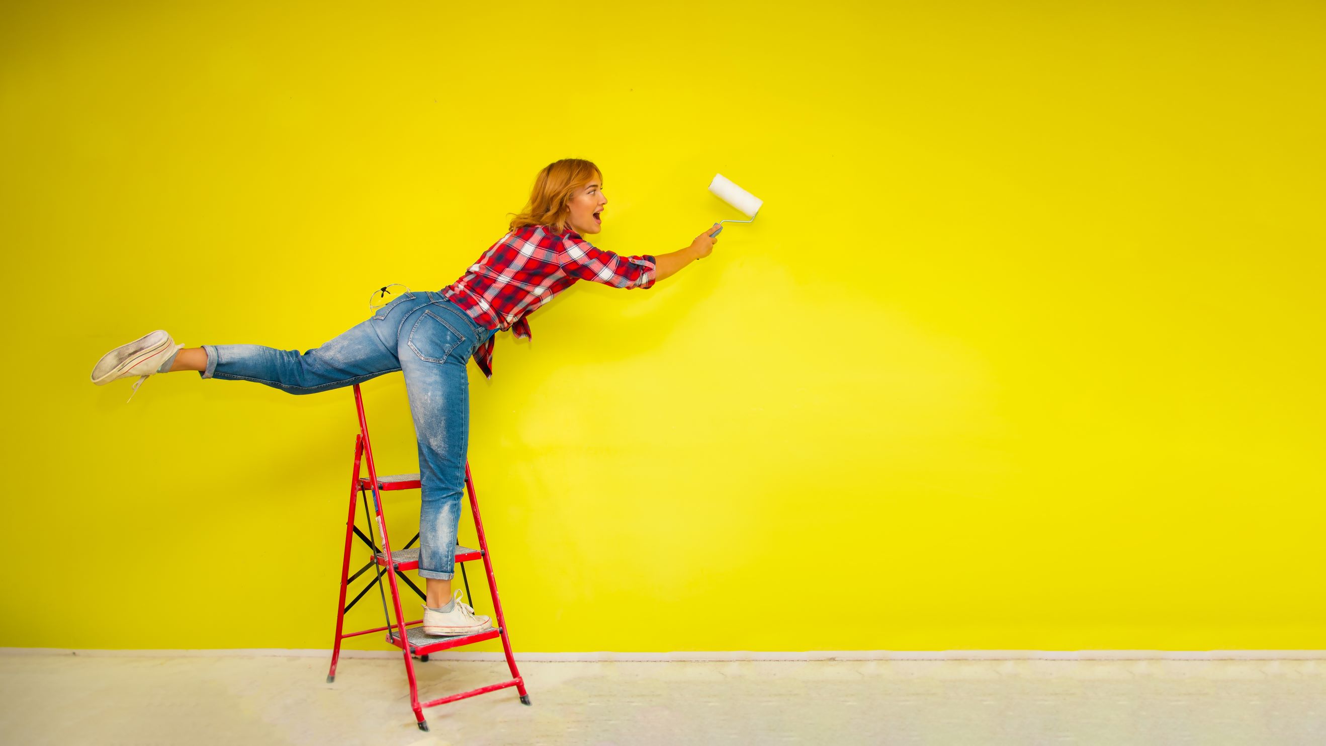 Home_paint_female_funny_AdobeStock_650910476_condensed