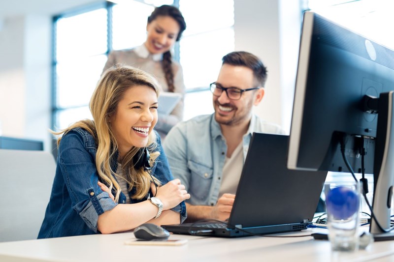 Office-white-females-male_REDUCED_AdobeStock_192825974